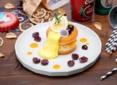 Dragon Kid's Mango Whipped Donut Sandwich (ドランゴンキッド マンゴーホイップドーナツサンド) ¥1,100 Donut, mango, whipped cream, monaka